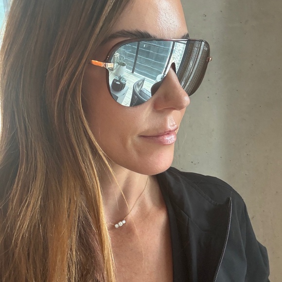 Quay Aviator Sunglasses - Picture 1 of 4